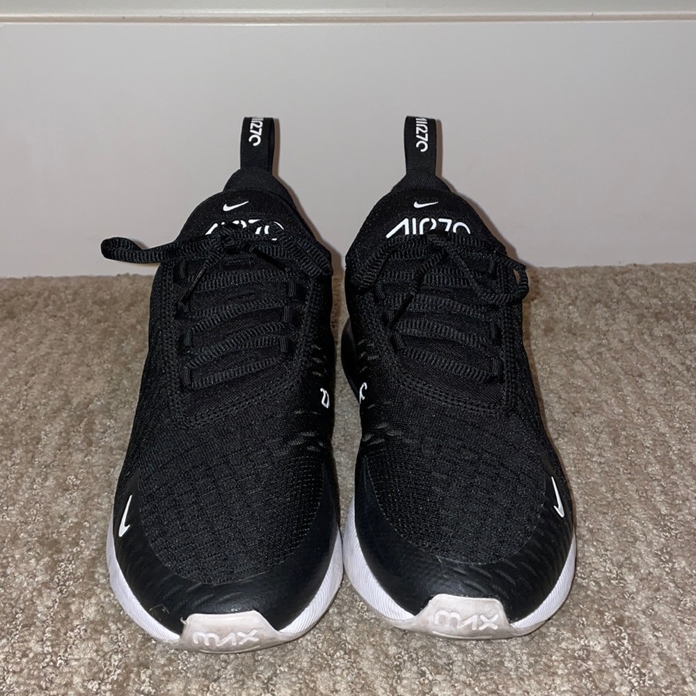 Women’s 8.5 Black Nike Air Max 270
